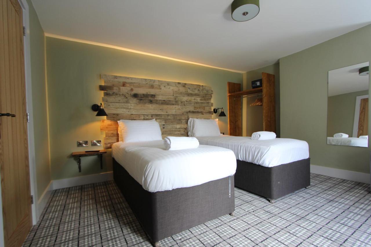 Hotel Tyr Winch Cardiff Exterior foto